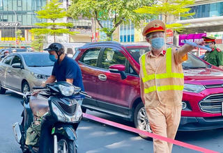 Doanh nghiệp tư nhân có dấu hiệu 'lạm dụng' cấp tràn lan giấy đi đường