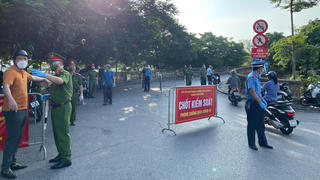Hà Nội bắt đầu triển khai 21 chốt kiểm soát nghiêm ngặt nơi ra vào “vùng đỏ” 