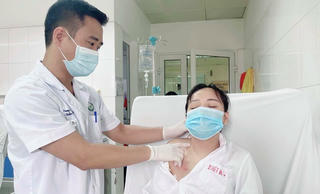 Lần đầu tại Việt Nam phẫu thuật thành công vẹo cổ bằng kỹ thuật nội soi 