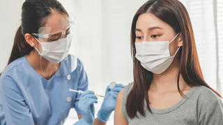 Có thể tiêm trộn mũi 1 vaccine Moderna và tiêm mũi 2 Pfizer 