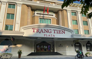 Trung tâm thương mại Hà Nội đón khách mua sắm ngày đầu mở cửa trở lại 