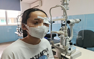 Ghi nhận nhiều trường hợp thủng mắt do đứng cạnh máy cắt cỏ