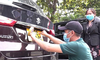 Ô tô kinh doanh không chuyển biển màu vàng bị phạt đến 8 triệu đồng