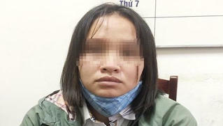 Người phụ nữ bế con nhỏ đi trộm hàng chục triệu đồng