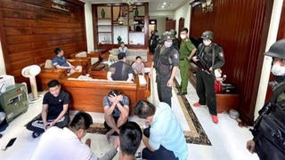 Gần 200 cảnh sát vây bắt 23 đối tượng đánh bạc trên trang web trực tuyến 