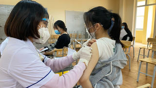  Các lô vaccine Pfizer tăng hạn sẽ được tiêm cho người từ 12 tuổi trở lên