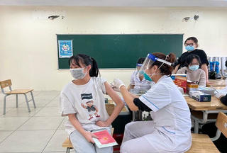 Đẩy nhanh tiến độ tiêm vaccine phòng COVID-19 cho người từ 12 tuổi trở lên