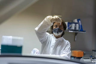 Yêu cầu các địa phương xây dựng kịch bản ứng phó với biến chủng mới Omicron