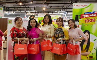 Chị em hào hứng khoe “tóc siêu phẩm” sau khi dùng dầu gội thảo dược Thái Dương 7 plus