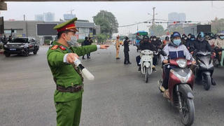 Công an Hà Nội 'tung quân' cắm chốt từ xa đón người dân về Thủ đô sau Tết Dương lịch