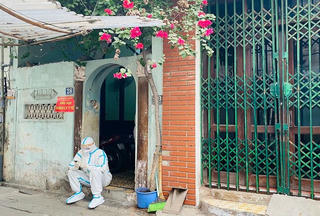 Phía sau suy nghĩ 'Tôi muốn bỏ cuộc' của những y, bác sỹ điều trị F0 tại nhà