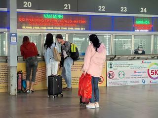 Bến xe Hà Nội 'vắng tanh' chiều 28 Tết