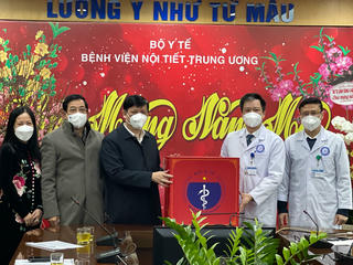 Tri ân những đóng góp lớn lao của lực lượng y tế chống dịch