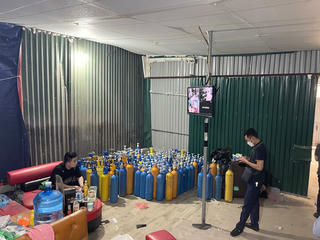 Phát hiện kho cung cấp dịch vụ khí cười lớn tại Hà Nội