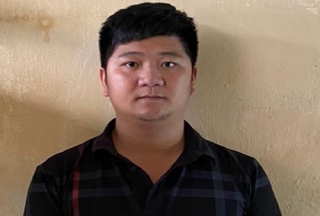 Tự xưng công an chặn xe để thu tiền