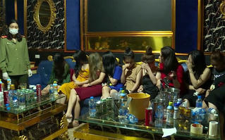  'Tiệc ma tuý' trong quán karaoke ở làng quê