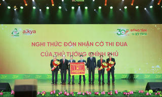 Công ty Cổ phần Dược phẩm TV.Pharm vinh dự nhận Cờ thi đua Chính phủ 