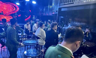 13 "dân chơi" dương tính với ma tuý trong quán bar Rex