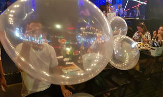 Đột kích kho tập kết khí cười trong lòng phố cổ 