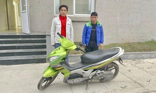 2 tên cướp kéo lê nạn nhân 20m để lấy túi xách