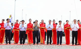 Chính thức thông xe cao tốc Phan Thiết - Dầu Giây và Mai Sơn - Quốc lộ 45 