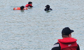 Nữ sinh lớp 8 đuối nước khi đi chụp ảnh gần hồ điều hòa