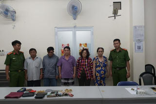 Bắt nhóm lừa đảo nhiều người bằng kim cương giả