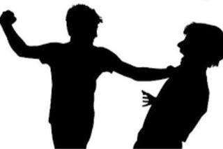 "Tác động vật lý" vào mặt giáo viên, Hiệu trưởng bị kỷ luật cảnh cáo và "giáng" chức 