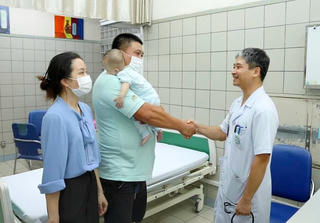 Kỳ diệu hành trình cứu bé sinh non nhỏ nhất tại Việt Nam