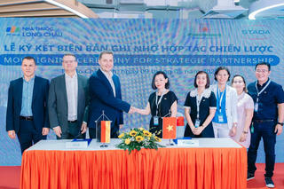 FPT Long Châu và STADA Việt Nam hợp tác toàn diện đưa sản phẩm chất lượng Châu Âu tới người tiêu dùng