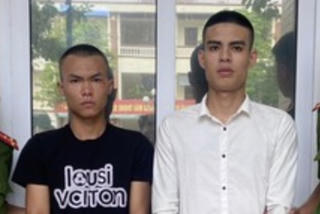 Bắt 2 tên cướp ‘táo tợn’ giật túi rồi đấm nạn nhân