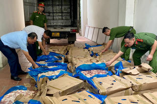 Phát hiện hơn 1 tấn cánh gà bốc mùi chuẩn bị tuồn ra thị trường