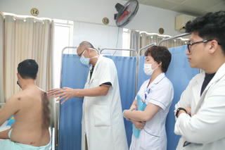 Người đàn ông 39 tuổi 'gánh' khối u to hơn cơ thể 