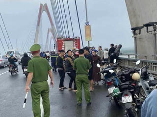 Kịp thời cứu nam thanh niên nhảy cầu Nhật Tân