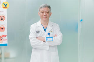 Trái tim nhiệt huyết, trách nhiệm của bác sĩ khoác trên mình hai màu áo