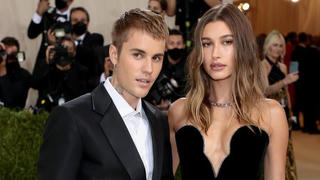 Hailey Baldwin và Justin Bieber bộc bạch về những giây phút "đen tối" nhất cuộc đời