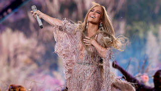 Nhan sắc "không tuổi" của nữ hoàng nhạc Latin Jennifer Lopez sau gần 3 thập kỷ