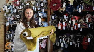 Từ chối thời trang nhanh: Trào lưu tự may vá của người trẻ Anh để bảo vệ môi trường 