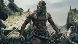 Bí mật đằng sau thể hình Viking 8 múi của Alexander Skarsgård trong phim mới ”The Northman”