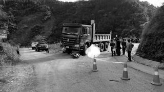 Hà Giang : Nam thanh niên đi xe máy tử vong sau khi va chạm ô tô 