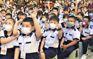 Nhiều tỉnh thành hỗ trợ học phí cho học sinh 
