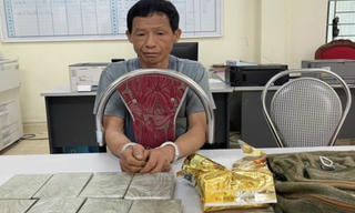 Bắt người đàn ông vận chuyển 8 bánh heroin lấy 18 triệu đồng tiền công