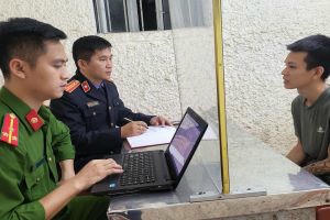 Khởi tố đối tượng đâm trọng thương cán bộ Công an về tội “Giết người”