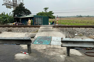 Khởi tố đối tượng tự tháo tôn ở lề đường QL5 khiến một người tử vong do va chạm với tàu hỏa