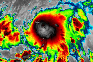 Cảnh báo 2 cơn bão trên thế giới