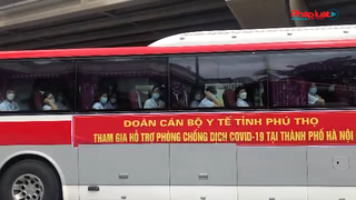 500 y bác sĩ Phú Thọ tới Hà Nội hỗ trợ tiêm vaccine và xét nghiệm Covid-19