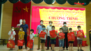 CLB Báo chí Hà Tây: Trao gửi yêu thương trong chương trình "Mùa thu cho em"