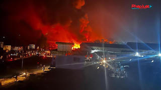 Gần 100 người thiệt mạng vì xe bồn phát nổ lúc ‘hôi xăng’