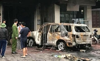 Bắt khẩn cấp nghi can đốt trơ khung ô tô của hàng xóm
