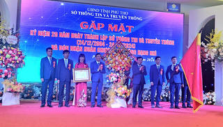 Sở Thông tin và Truyền thông Phú Thọ đón nhận Huân chương Lao động hạng Nhì 